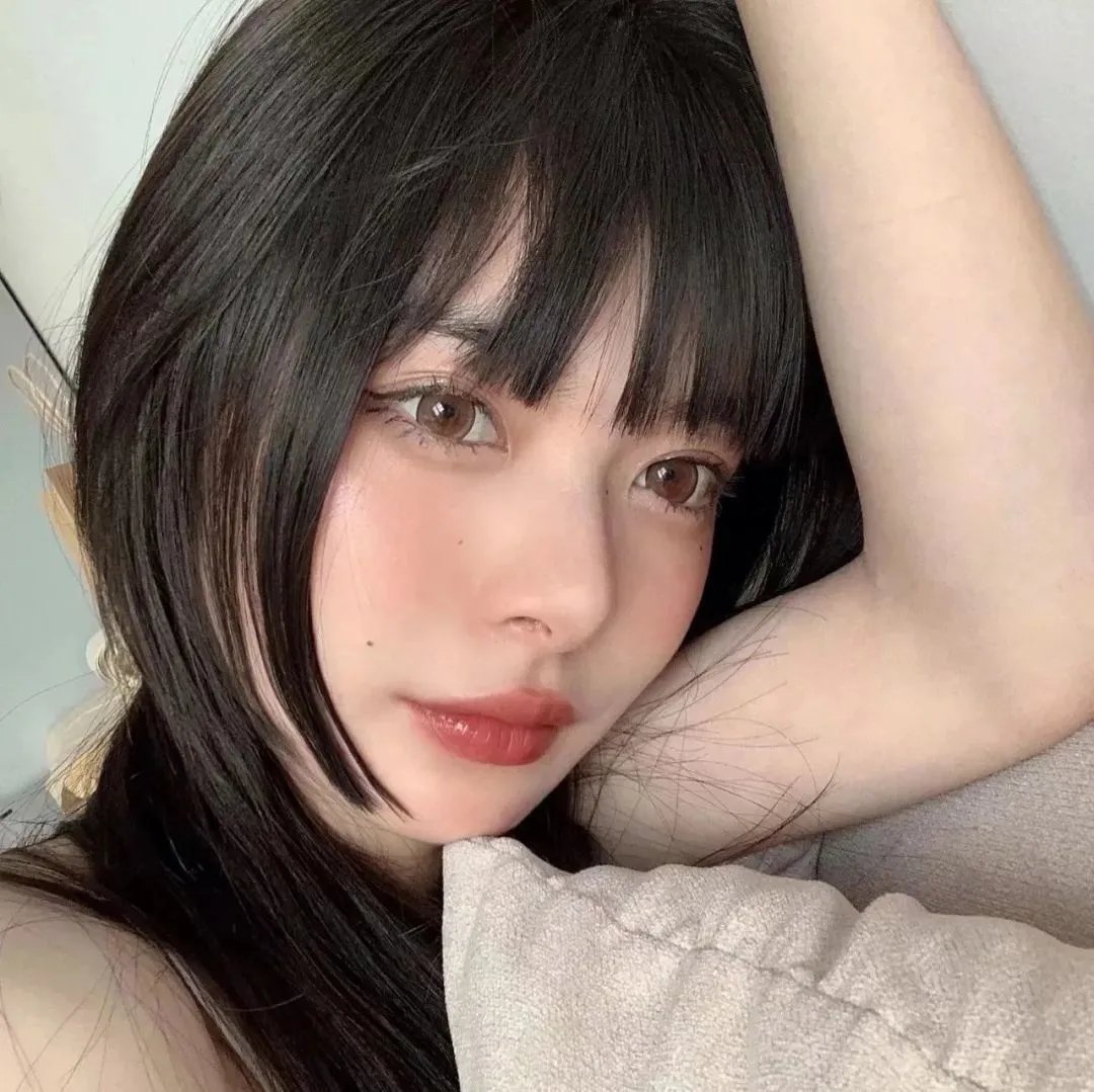 女孩的钓鱼慢活